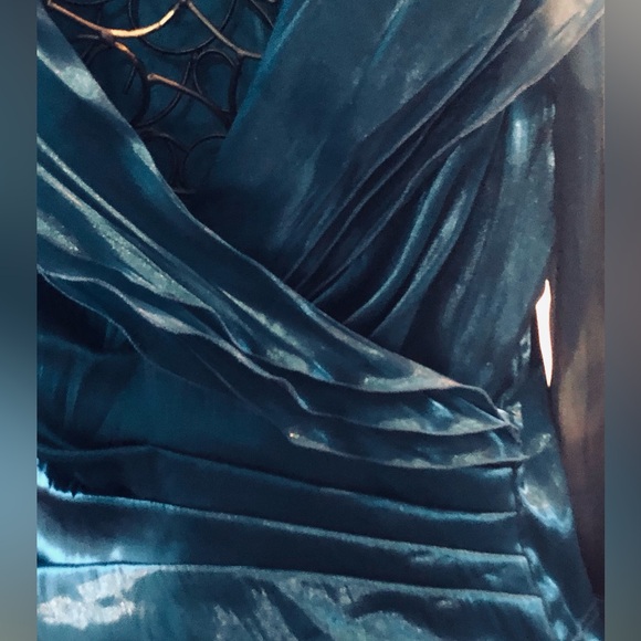 Cachet Women's Deep Blue Teal Satin Blouse - Picture 3 of 12